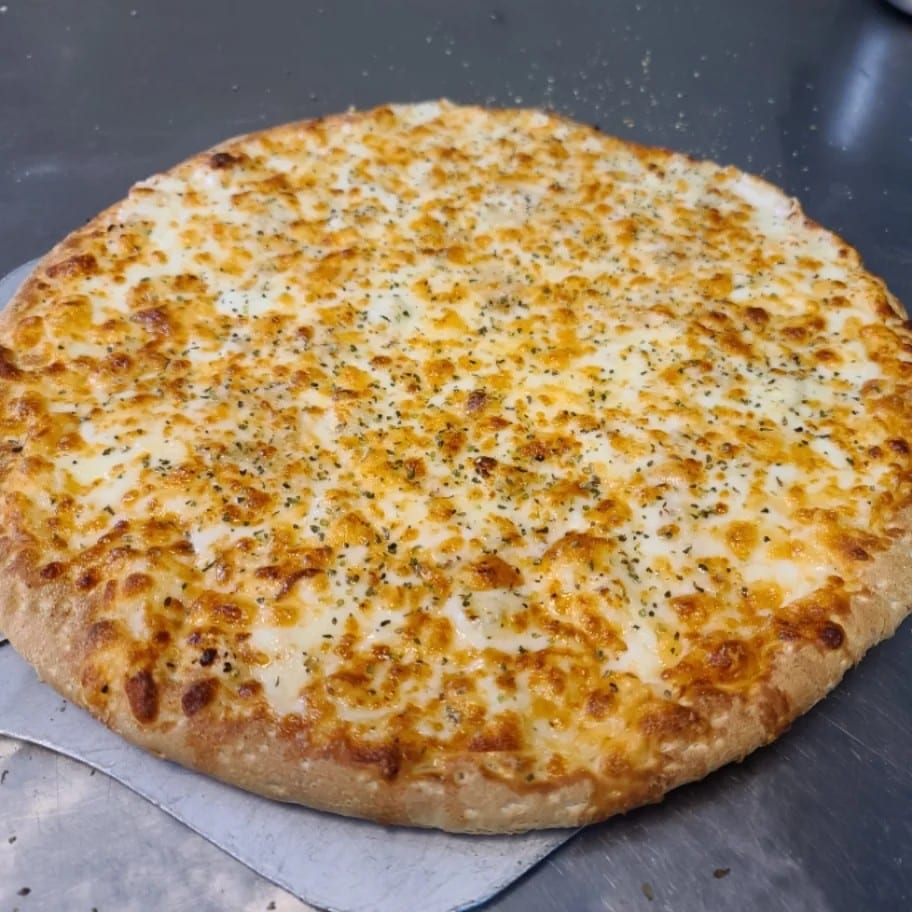 3 Cheese Roma Pizza.